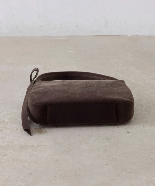 EFOLE（エフォル）の「Velor ribbon oneshoulder bag/ベロア リボン ワンショルダー バッグ（ショルダーバッグ・レディース・ブラック/チャコールグレー・FREE）」の4枚目の写真