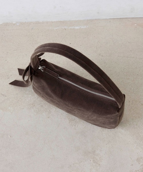 EFOLE（エフォル）の「Velor ribbon oneshoulder bag/ベロア リボン ワンショルダー バッグ（ショルダーバッグ・レディース・ブラック/チャコールグレー・FREE）」の6枚目の写真