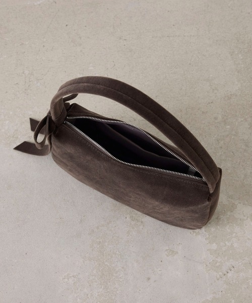 EFOLE（エフォル）の「Velor ribbon oneshoulder bag/ベロア リボン ワンショルダー バッグ（ショルダーバッグ・レディース・ブラック/チャコールグレー・FREE）」の7枚目の写真