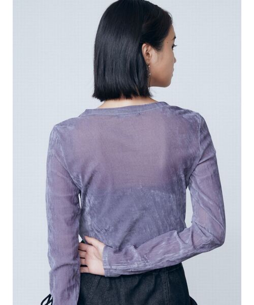 EMODA(エモダ)の「シアーベロアプレートトップス(Tシャツ/カットソー・レディース・グレー/ブルー/ブラック・FREE)」の17枚目の写真