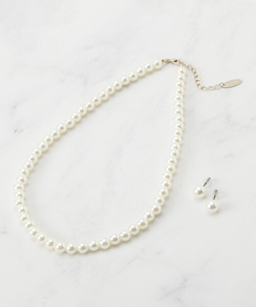 SHOO・LA・RUE（シューラルー）の「【セレモニー／2点セット】シンプルフェイクパールネックレス＆イヤー（ネックレス・レディース・ゴールド/ゴールド系/シルバー・00）」の5枚目の写真