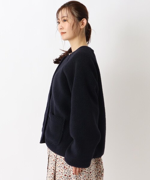 one'sterrace(ワンズテラス)の「ボア無地ショート丈 ブルゾン(ブルゾン・レディース・アイボリー系8/ネイビー系5/ベージュ系8・02)」の6枚目の写真