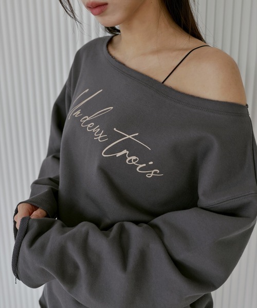 UNE MANSION（ユヌマンション）の「【UNE ORIGINAL】オーバーサイズオフショルダーUNEロゴレタリング切りっぱなしスウェットトレーナー（スウェット・レディース・グレー/オートミール/チャコール・FREE）」の21枚目の写真