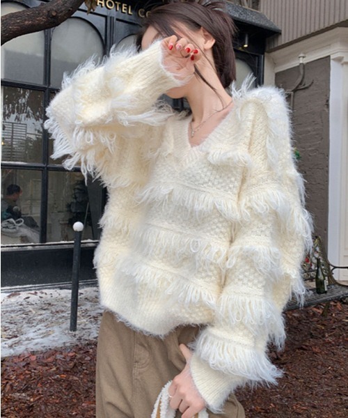 kirakiraShop(キラキラショップ)の「ループヤーン シャギー Vネック ニット トップス(ニット/セーター・レディース・ブラウン/ホワイト/ピンク/ブルー・FREE)」の5枚目の写真