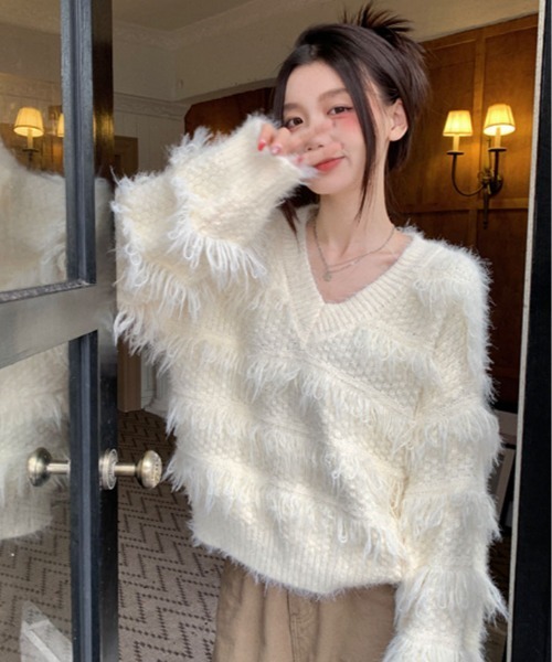 kirakiraShop(キラキラショップ)の「ループヤーン シャギー Vネック ニット トップス(ニット/セーター・レディース・ブラウン/ホワイト/ピンク/ブルー・FREE)」の7枚目の写真