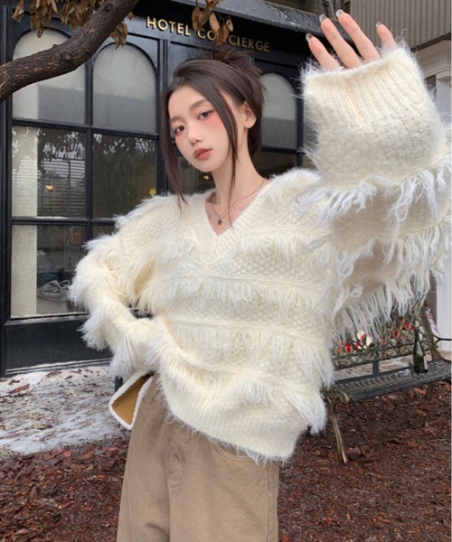 kirakiraShop(キラキラショップ)の「ループヤーン シャギー Vネック ニット トップス(ニット/セーター・レディース・ブラウン/ホワイト/ピンク/ブルー・FREE)」の9枚目の写真