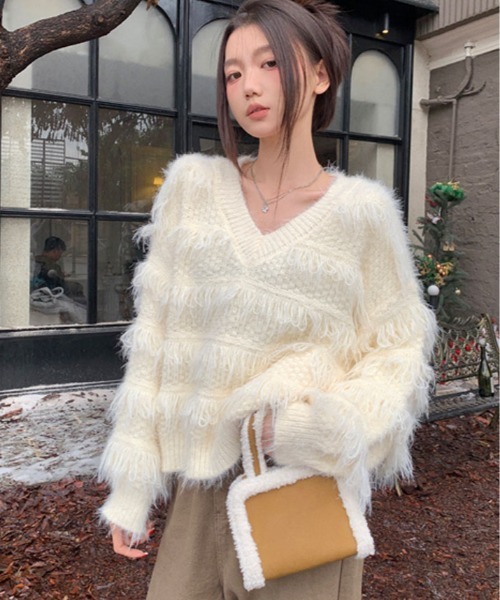 kirakiraShop(キラキラショップ)の「ループヤーン シャギー Vネック ニット トップス(ニット/セーター・レディース・ブラウン/ホワイト/ピンク/ブルー・FREE)」の10枚目の写真