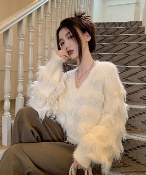 kirakiraShop(キラキラショップ)の「ループヤーン シャギー Vネック ニット トップス(ニット/セーター・レディース・ブラウン/ホワイト/ピンク/ブルー・FREE)」の15枚目の写真