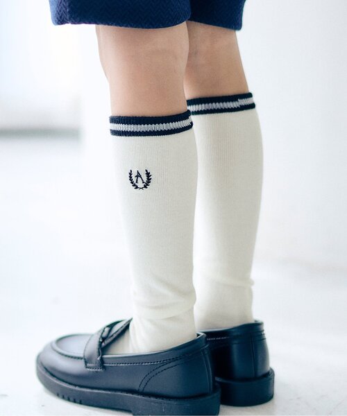 apres les cours（アプレレクール）の「ユニフォーマルハイソックス（ソックス/靴下・キッズ・オフホワイト/ネイビー・12/15 /18/21）」の2枚目の写真