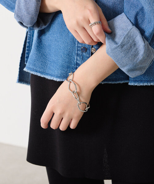 PAPILLONNER（パピヨネ）の「ボリュームチェーンブレスレット（ブレスレット・レディース・シルバー/ゴールド・FREE）」の4枚目の写真