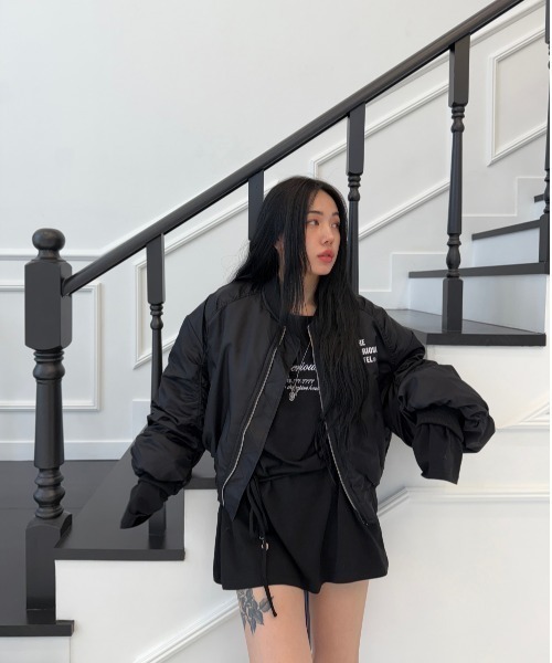 L.H.P（エルエイチピー）の「THE MYSTERIOUS HOTEL/ザ ミステリアス ホテル/CROPPED FLIGHT JACKET（ミリタリージャケット・レディース・ブラック・F）」の2枚目の写真