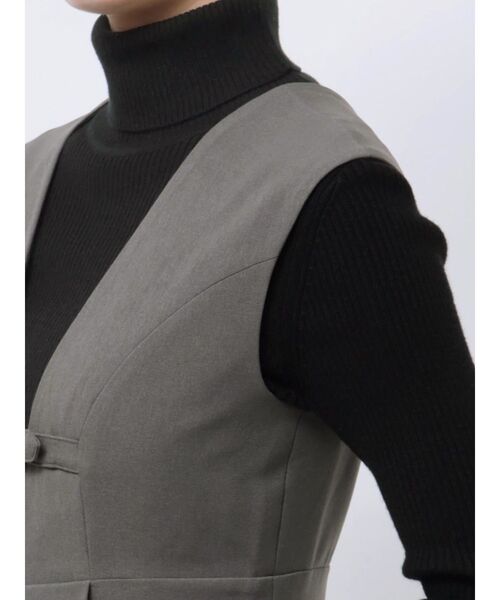 MURUA（ムルーア）の「フロントベルトジャンパースカート（ジャンパースカート・レディース・ブラック/グレー/モカ・1/2）」の10枚目の写真