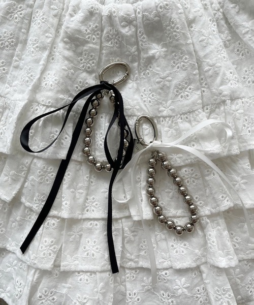 one after another NICE CLAUP（ワンアフターアナザーナイスクラップ）の「ボールチェーン×サテンリボンチャーム（チャーム・レディース・ブラック/ホワイト/ダークブラウン・FREE）」の13枚目の写真