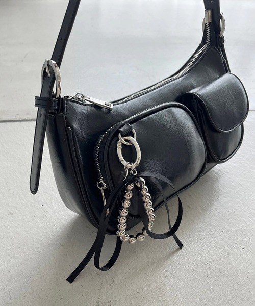 one after another NICE CLAUP（ワンアフターアナザーナイスクラップ）の「ボールチェーン×サテンリボンチャーム（チャーム・レディース・ブラック/ホワイト/ダークブラウン・FREE）」の5枚目の写真