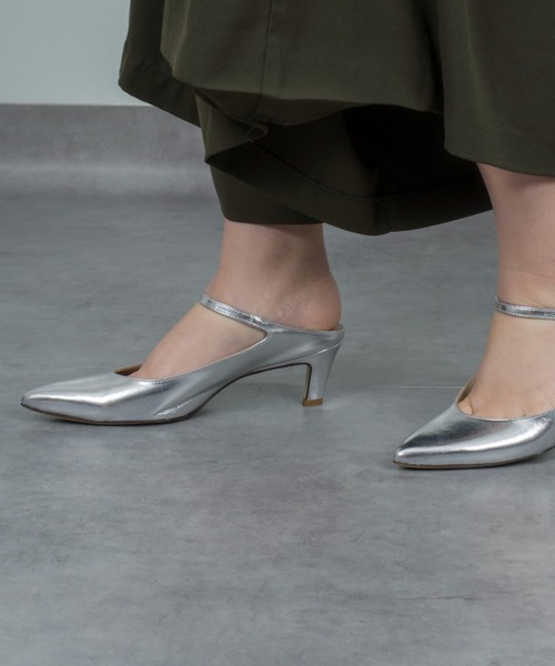 CORSO ROMA，9（コルソローマ）の「【CORSO ROMA,9/コルソローマ9】アンクルストラップパンプス（パンプス・レディース・シルバー/ブラック・37/39/36/38）」の2枚目の写真