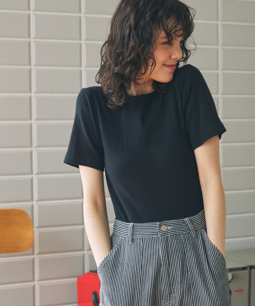 MILLER(ミラー)の「【Robert P. Miller / ロバート・ピー・ミラー】リブ コットン クルーネック Tシャツ(Tシャツ/カットソー・レディース・レッド系/グレー系2/グレー系1/グリーン系/ブラック/アイボリー/ブラウン系1/ブラウン系/ベージュ/ブラック系/イエロー系/グレー系/グリーン系1/ネイビー系・FREE)」の2枚目の写真
