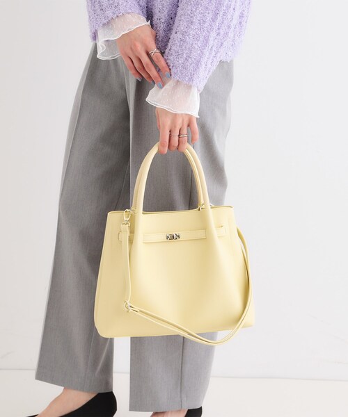 SHOO・LA・RUE(シューラルー)の「ベルト金具トートバッグ【2WAY】(トートバッグ・レディース・ブラック/ナチュラル/イエロー・00)」の6枚目の写真