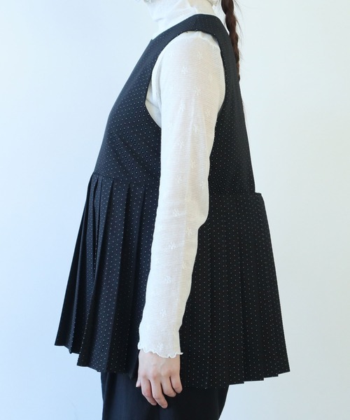 bulle de savon（ビュルデサボン）の「つぶつぶジャカード プリーツベスト（ベスト・レディース・ブラック・FREE）」の15枚目の写真