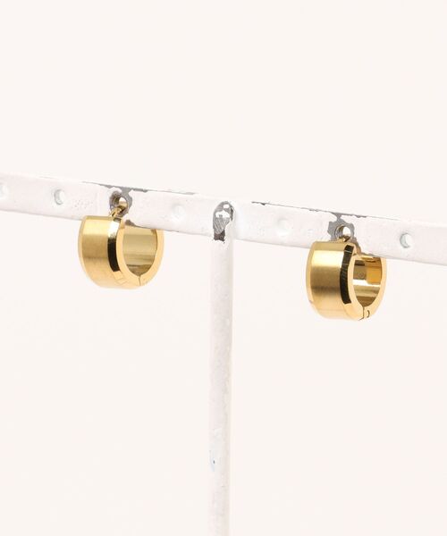 Three Four Time(スリーフォータイム)の「マットステンレスワンタッチピアス(ピアス(両耳用)・レディース・ゴールド/シルバー/ブラック・FREE)」の7枚目の写真