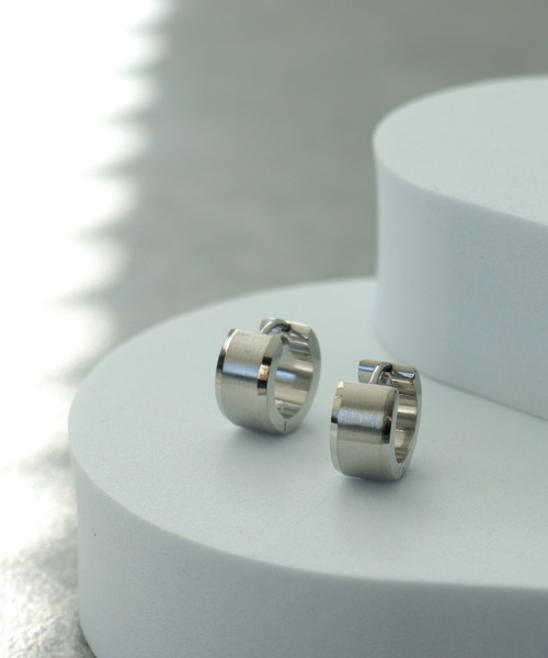 Three Four Time(スリーフォータイム)の「マットステンレスワンタッチピアス(ピアス(両耳用)・レディース・ゴールド/シルバー/ブラック・FREE)」の2枚目の写真