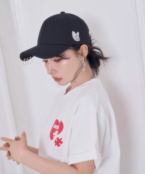 ANDGEEBEE（アンジービー）の「UNISEX フェネックワッペンピアスキャップ（キャップ・レディース・ベージュ/ブラック・FREE）」の4枚目の写真