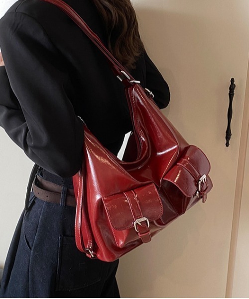 セール】Y2K バックルレザーショルダーバッグ【A4サイズ収納可能