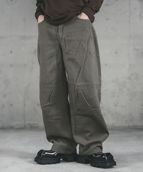 Shoowtime(ショウタイム)の「Curved silhouette wide chino pants / カーブシルエットワイドチノパンツ(チノパンツ・メンズ・カーキブラウン・X-LARGE/LARGE/MEDIUM/SMALL)」の5枚目の写真