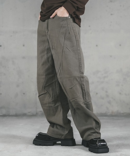 Shoowtime(ショウタイム)の「Curved silhouette wide chino pants / カーブシルエットワイドチノパンツ(チノパンツ・メンズ・カーキブラウン・X-LARGE/LARGE/MEDIUM/SMALL)」の9枚目の写真