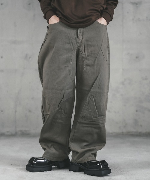 Shoowtime(ショウタイム)の「Curved silhouette wide chino pants / カーブシルエットワイドチノパンツ(チノパンツ・メンズ・カーキブラウン・X-LARGE/LARGE/MEDIUM/SMALL)」の2枚目の写真