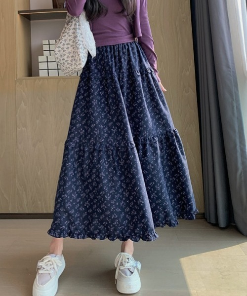 gossip!ロサンゼルス(ゴシップロサンゼルス)の「ヴィンテージ風 ナチュラルフラワー プリント フリルスカート カジュアル&シンプル(スカート・レディース・ネイビー・FREE)」の4枚目の写真