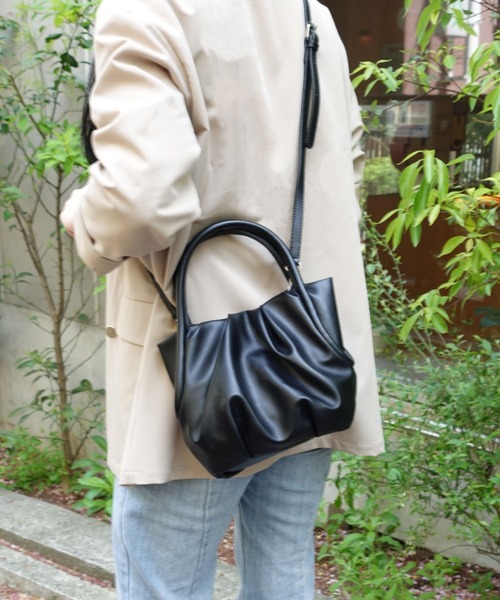 unnu（ユヌ）の「フラッフィー2WAYショルダーバッグ（ショルダーバッグ・レディース・ホワイト/ベージュ/ブラック・F）」の3枚目の写真