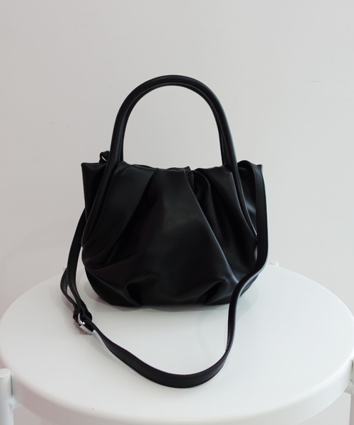 unnu（ユヌ）の「フラッフィー2WAYショルダーバッグ（ショルダーバッグ・レディース・ホワイト/ベージュ/ブラック・F）」の7枚目の写真