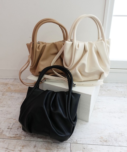 unnu（ユヌ）の「フラッフィー2WAYショルダーバッグ（ショルダーバッグ・レディース・ホワイト/ベージュ/ブラック・F）」の8枚目の写真