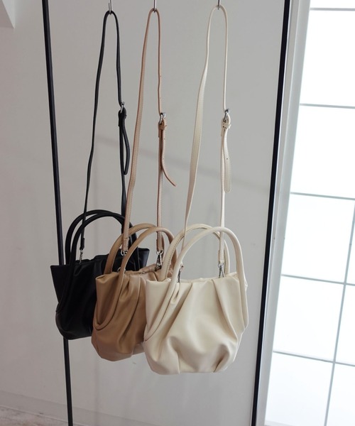 unnu（ユヌ）の「フラッフィー2WAYショルダーバッグ（ショルダーバッグ・レディース・ホワイト/ベージュ/ブラック・F）」の16枚目の写真