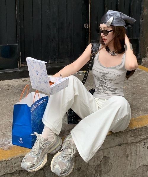 lilful（リルフル）の「【カップ付き】レース ショート丈 プリントノースリーブタンクトップ（タンクトップ・レディース・グレー/ブラック/ホワイト・F）」の17枚目の写真