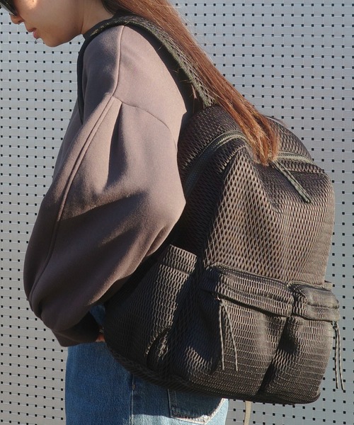 EDITA.(エディータ)の「洗濯機で洗える Washable standard pockets backpack 大容量 / 通学 / A4収納(バックパック/リュック・レディース・ブラック×グレー/ブラック・FREE)」の21枚目の写真