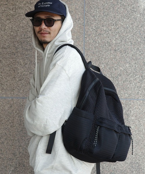 EDITA.(エディータ)の「洗濯機で洗える Washable standard pockets backpack 大容量 / 通学 / A4収納(バックパック/リュック・レディース・ブラック×グレー/ブラック・FREE)」の19枚目の写真