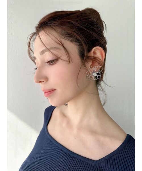 RESEXXY(リゼクシー)の「フラワーパールピアス(ピアス(両耳用)・レディース・ゴールド/シルバー・FREE)」の4枚目の写真