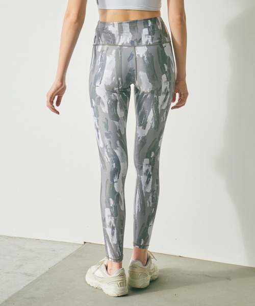 Julier Yoga and Relax（ジュリエヨガアンドリラックス）の「Julier Vertical brushプリントレギンス（レギンス/スパッツ・レディース・グレー×ホワイト/ブルー系その他/ホワイト×グレー・1/2/0）」の13枚目の写真