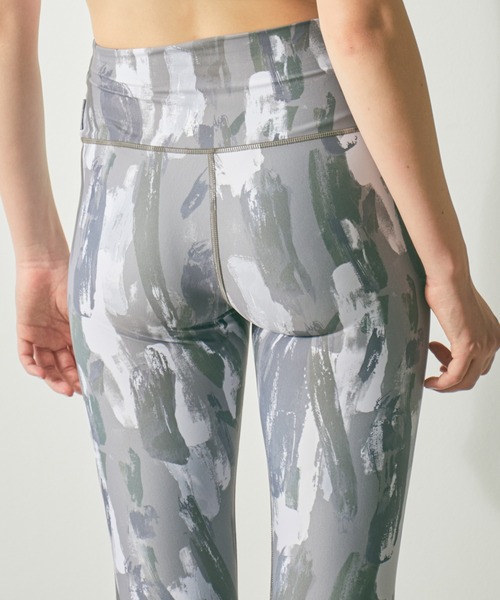 Julier Yoga and Relax（ジュリエヨガアンドリラックス）の「Julier Vertical brushプリントレギンス（レギンス/スパッツ・レディース・グレー×ホワイト/ブルー系その他/ホワイト×グレー・1/2/0）」の15枚目の写真