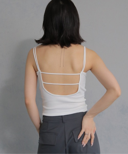 cheriella(シェリエラ)の「【cheriella】カップ付きバックストラップデザインキャミソール CUP-IN BACK STRAP DESIGN CAMISOLE(キャミソール・レディース・オフホワイト/ブラック・M)」の8枚目の写真