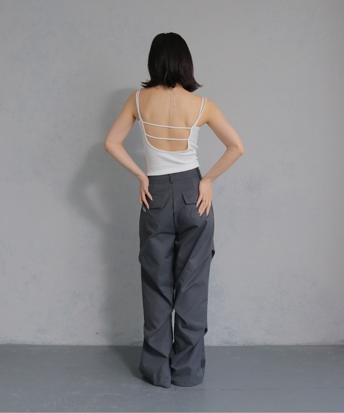 cheriella(シェリエラ)の「【cheriella】カップ付きバックストラップデザインキャミソール CUP-IN BACK STRAP DESIGN CAMISOLE(キャミソール・レディース・オフホワイト/ブラック・M)」の14枚目の写真