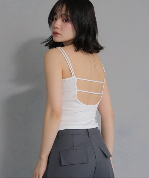 cheriella(シェリエラ)の「【cheriella】カップ付きバックストラップデザインキャミソール CUP-IN BACK STRAP DESIGN CAMISOLE(キャミソール・レディース・オフホワイト/ブラック・M)」の6枚目の写真