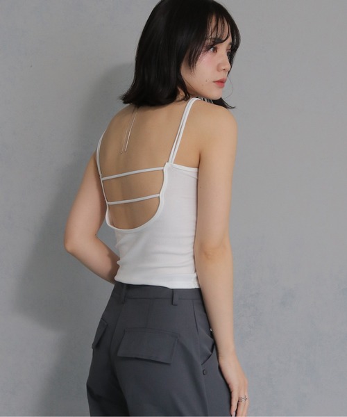 cheriella(シェリエラ)の「【cheriella】カップ付きバックストラップデザインキャミソール CUP-IN BACK STRAP DESIGN CAMISOLE(キャミソール・レディース・オフホワイト/ブラック・M)」の7枚目の写真