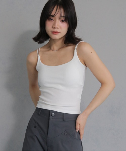 cheriella(シェリエラ)の「【cheriella】カップ付きバックストラップデザインキャミソール CUP-IN BACK STRAP DESIGN CAMISOLE(キャミソール・レディース・オフホワイト/ブラック・M)」の3枚目の写真