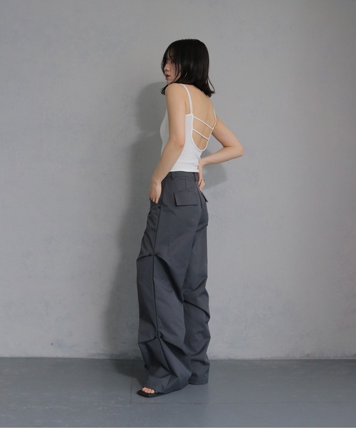 cheriella(シェリエラ)の「【cheriella】カップ付きバックストラップデザインキャミソール CUP-IN BACK STRAP DESIGN CAMISOLE(キャミソール・レディース・オフホワイト/ブラック・M)」の11枚目の写真