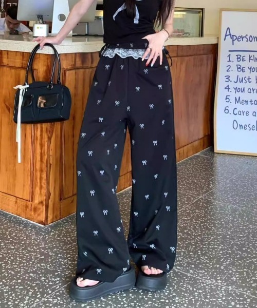 おしゃれスタ(オシャレスタ)の「リボン柄レース付きワイドパンツ(スウェットパンツ・レディース・ブラック/ホワイト・XL/L/M/S)」の4枚目の写真
