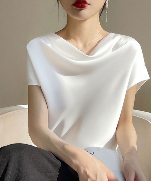 SallyLunn(サリーラン)の「ドレープ半袖ブラウス(シャツ/ブラウス・レディース・ブラック/ホワイト・MEDIUM/LARGE)」の2枚目の写真