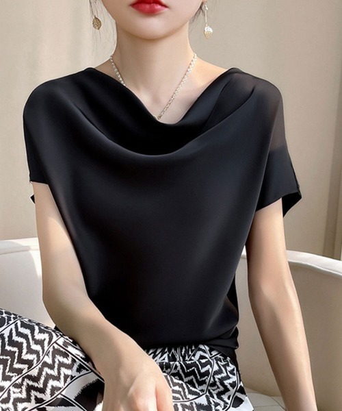 SallyLunn(サリーラン)の「ドレープ半袖ブラウス(シャツ/ブラウス・レディース・ブラック/ホワイト・MEDIUM/LARGE)」の1枚目の写真