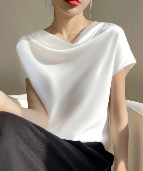 SallyLunn(サリーラン)の「ドレープ半袖ブラウス(シャツ/ブラウス・レディース・ブラック/ホワイト・MEDIUM/LARGE)」の3枚目の写真